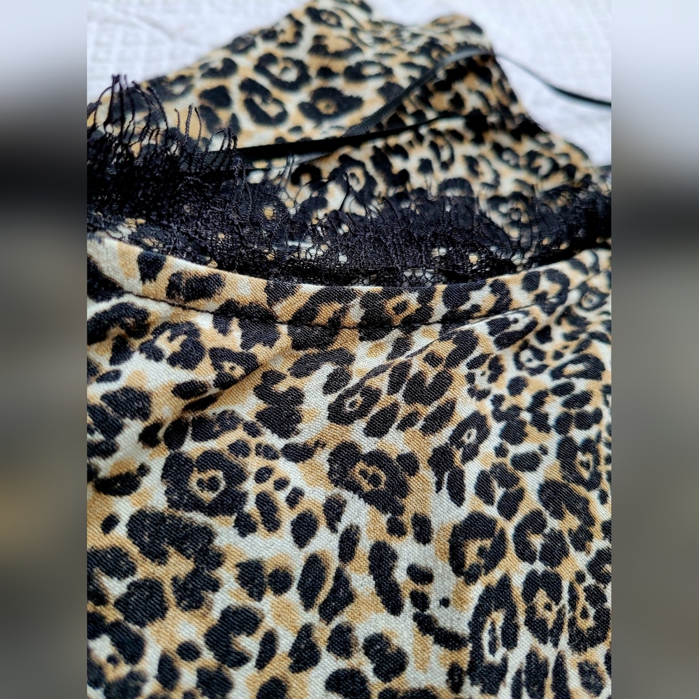 NWT Francesca's Women's Tank Top Animal Print Black Lace Trim 100% Viscose XS - Picture 12 of 12